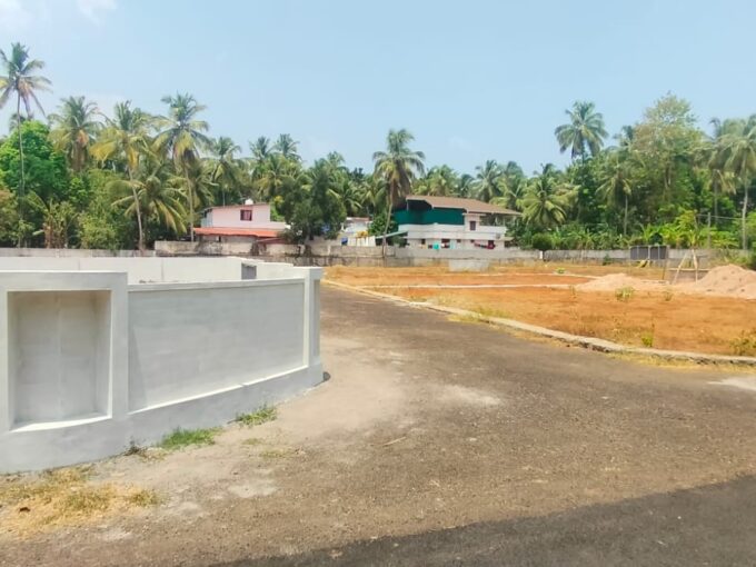 Residential Land for Sale at Mundur near Ezhamkallu, Thrissur